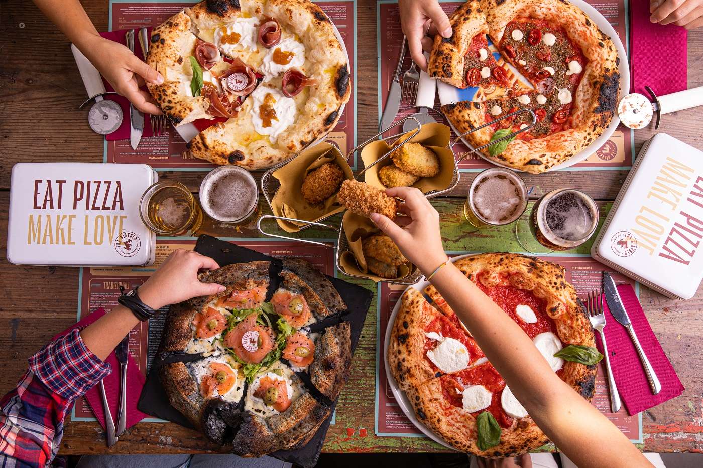PIZZA CONTEMPORANEA: COS’È, SIGNIFICATO, QUANDO È NATA E DOVE MANGIARLA