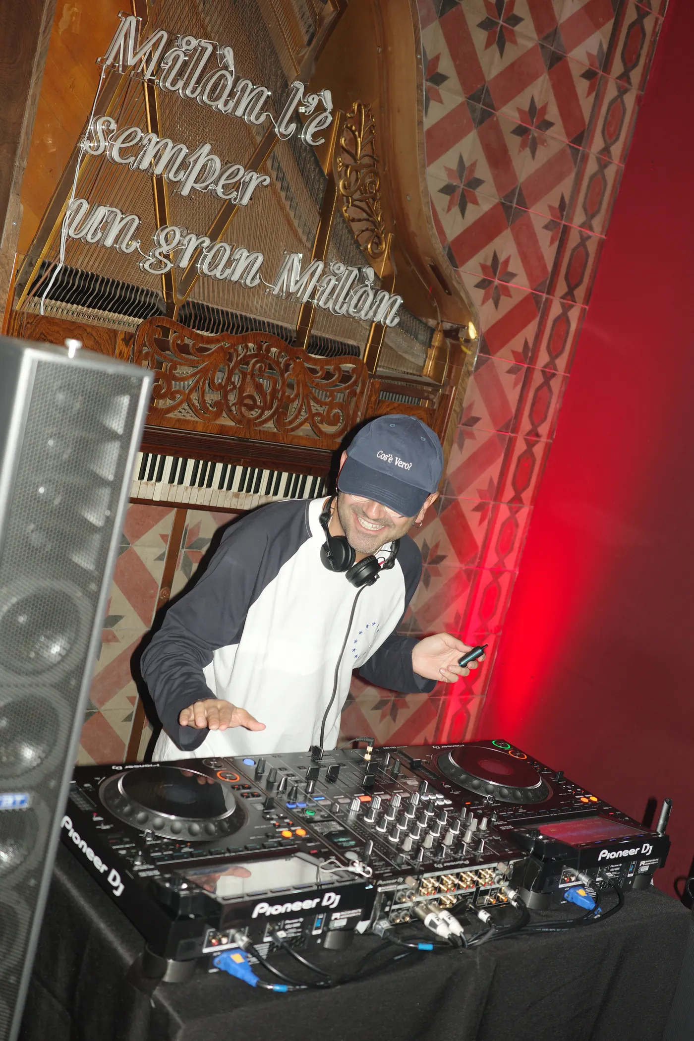 Il DJ set dell'after party Cut Wrong da Fradiavolo Sempione
