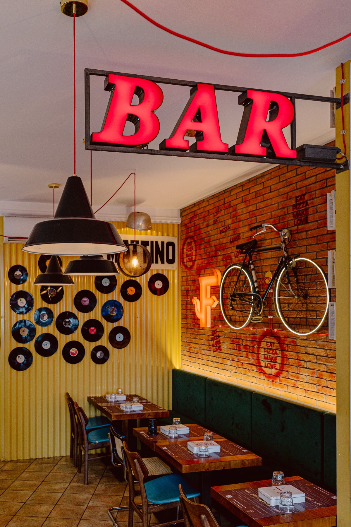 Atmosfera Fradiavolo Torino con arredi che raccontano storie del quartiere